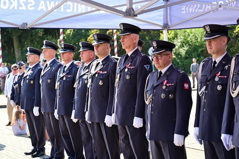 Uroczysta zbiórka z okazji 15 rocznicy utworzenia 41 Bazy Lotnictwa Szkolnego.